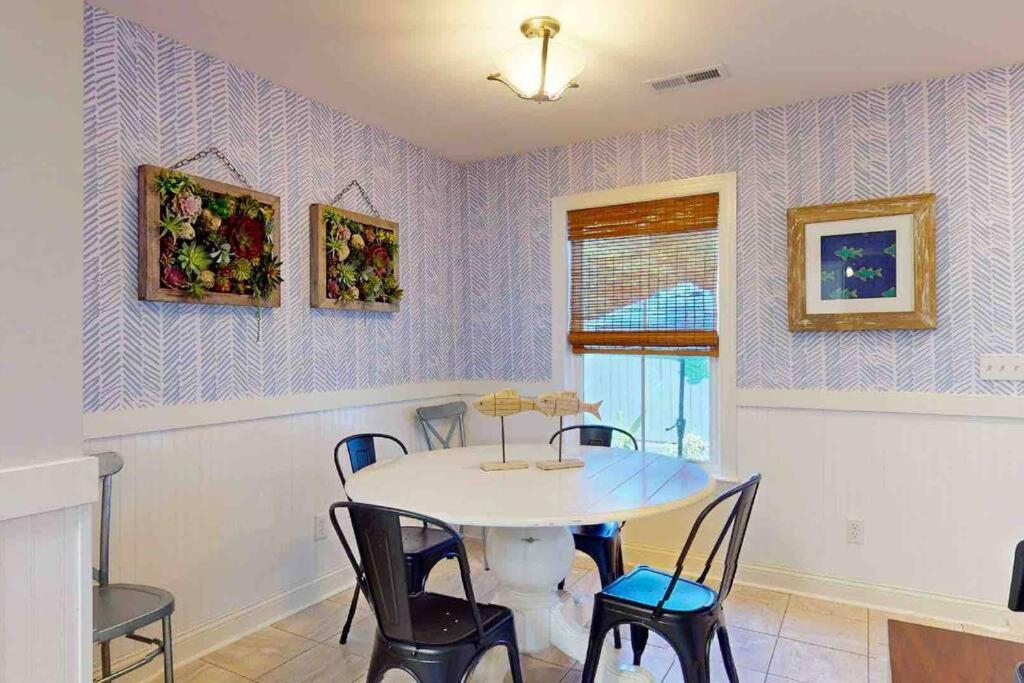 The Blue Door Bungalow Wilmington Exterior photo
